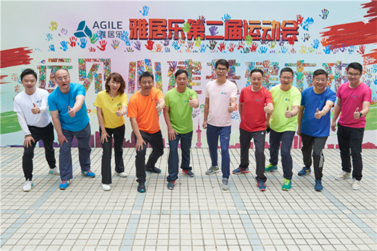 雅居樂集團(tuán)各領(lǐng)導(dǎo)身著不同戰(zhàn)隊隊服參加運(yùn)動會 雅居樂集團(tuán)各領(lǐng)導(dǎo)身著不同戰(zhàn)隊隊服參加運(yùn)動會